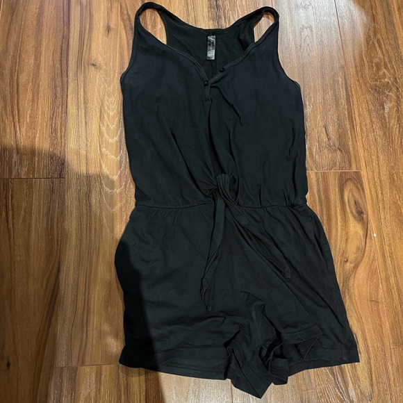 SMASH + TESS HILARY DUFF SHORTY LAUREN ROMPER IN MIDNIGHT BLACK - Picture 2 of 2